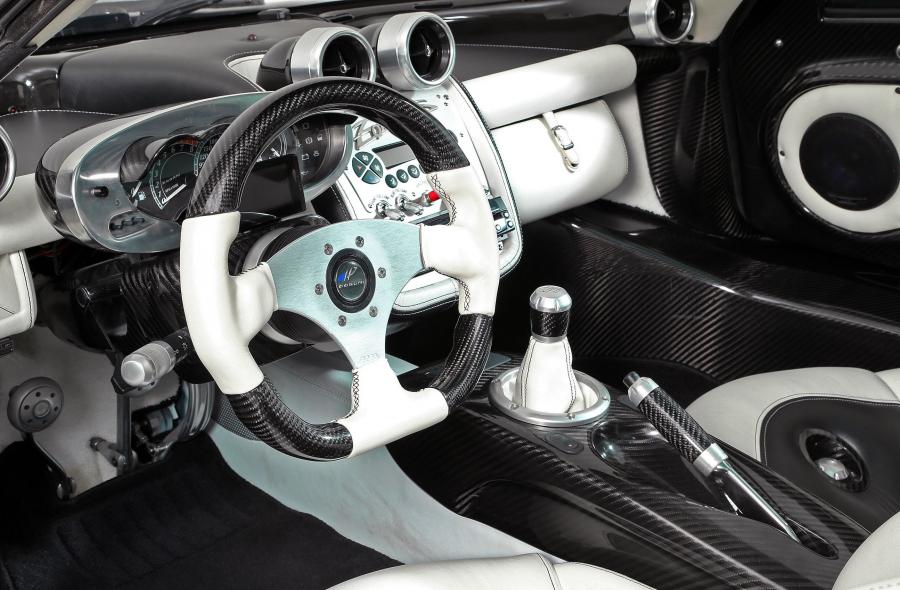 Интерьер Pagani Zonda C12 S Anija (76022) 2012 года  (фото 4 из 9)